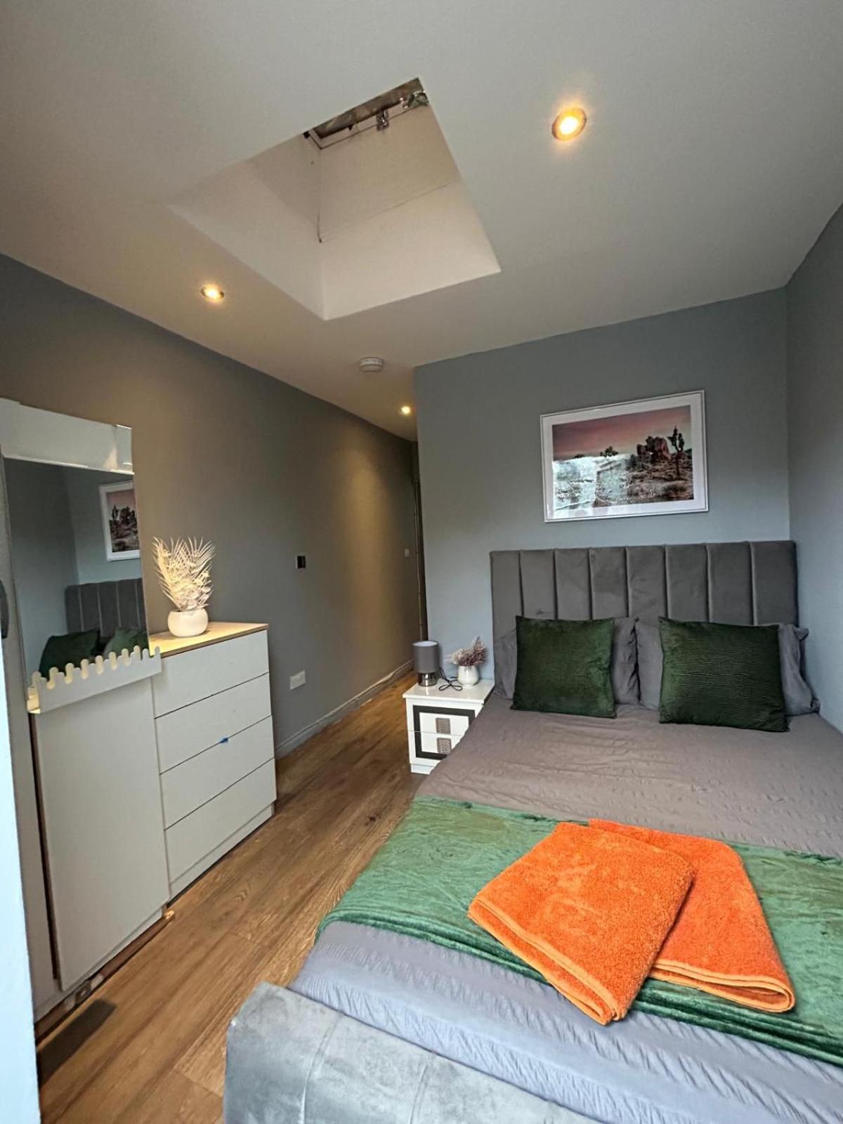 2 Bedroom Flat In Euston 2 Mins Away From Station, No Lift Londyn Zewnętrze zdjęcie